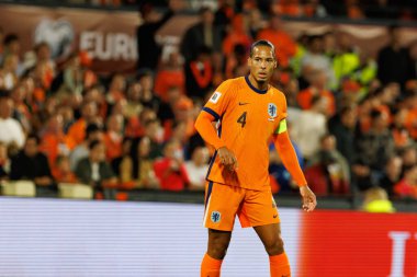 Virgil Van Dijk, Hollanda ve Polonya milli takımları arasında oynanan Dünya Kupası 2026 Avrupa ön eleme maçında görüldü (Maciej Rogowski / Ball Raw Images)