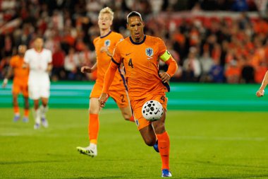 Virgil Van Dijk, Hollanda ve Polonya milli takımları arasında oynanan Dünya Kupası 2026 Avrupa ön eleme maçında görüldü (Maciej Rogowski / Ball Raw Images)