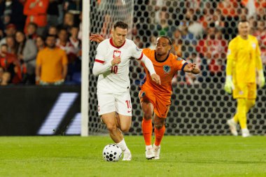 Piotr Zielinski ve Xavi Simons, Hollanda ve Polonya milli takımları arasında oynanan Dünya Kupası 2026 Avrupa ön eleme maçında görüldü (Maciej Rogowski / Ball Raw Images)