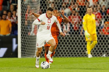 Piotr Zielinski ve Xavi Simons, Hollanda ve Polonya milli takımları arasında oynanan Dünya Kupası 2026 Avrupa ön eleme maçında görüldü (Maciej Rogowski / Ball Raw Images)