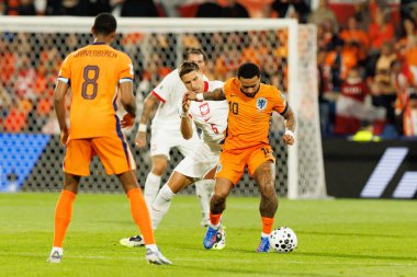 Jan Bednarek ve Memphis Depay, Hollanda ve Polonya milli takımları arasında oynanan 2026 Dünya Kupası ön eleme maçında görüldü (Maciej Rogowski / Ball Raw Images)