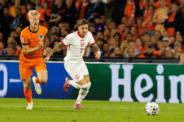 Jan Paul van Hecke ve Nicola Zalewski, Hollanda ve Polonya milli takımları arasında oynanan 2026 Dünya Kupası ön eleme maçında görüldü (Maciej Rogowski / Ball Raw Images)
