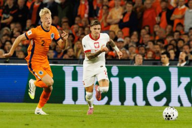 Jan Paul van Hecke ve Nicola Zalewski, Hollanda ve Polonya milli takımları arasında oynanan 2026 Dünya Kupası ön eleme maçında görüldü (Maciej Rogowski / Ball Raw Images)