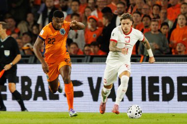 Denzel Dumfries ve Nicola Zalewski, Hollanda ve Polonya milli takımları arasında oynanan 2026 Dünya Kupası ön eleme maçında görüldü (Maciej Rogowski / Ball Raw Images)