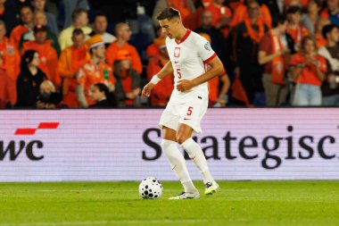 Jan Bednarek, Hollanda ve Polonya milli takımları arasında oynanan 2026 Dünya Kupası ön eleme maçında görüldü (Maciej Rogowski / Ball Raw Images)