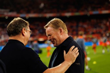Jan Urban ve Ronald Koeman, Hollanda ve Polonya milli takımları arasında oynanan Dünya Kupası 2026 Avrupa ön eleme maçında görüldü (Maciej Rogowski / Ball Raw Images)