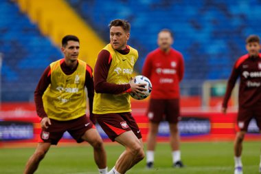 Piotr Zielinski, Polonya Milli Futbol Takımı 'nın 2026 Dünya Kupası öncesinde Finlandiya' ya karşı oynanan Resmi Basın Konferansı ve antrenmanı sırasında görüldü (Maciej Rogowski / Ball Raw Images)