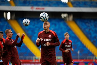 Jakub Piotrowski, Polonya Milli Futbol Takımı 'nın 2026 Dünya Kupası öncesinde Finlandiya' ya karşı oynanan resmi basın toplantısı ve antrenmanı sırasında görüldü. (Maciej Rogowski / Ball Raw Images)