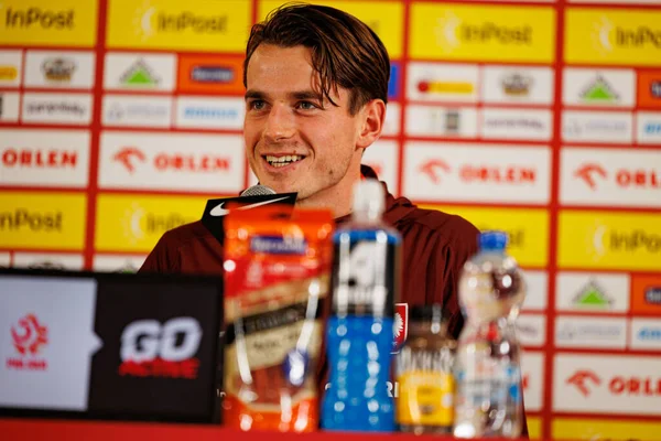 Chorzow, Polonya. 6 Eylül 2025; Jakub Kaminski, Finlandiya ile oynanan 2026 Dünya Kupası eleme maçından önce Polonya Milli Futbol Takımı 'nın Resmi Basın Konferansı ve antrenmanı sırasında görüldü. Maciej Rogowski / Alamy Canlı Haberleri