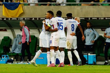 Dayot Upamecano ve Kylian Mbappe, Ukrayna ve Fransa milli takımları (Maciej Rogowski / Ball Raw Images) arasındaki Dünya Kupası 2026 Avrupa ön eleme maçında gol üstüne gol atarken görüldüler.)