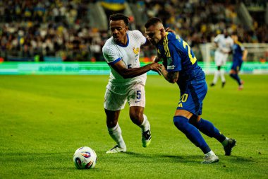 Jules Kounde ve Oleksandr Zubkov, Ukrayna ve Fransa milli takımları arasında oynanan 2026 Dünya Kupası ön eleme maçında görüldü (Maciej Rogowski / Ball Raw Images)