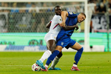 Artem Dovbyk ve Dayot Upamecano, Ukrayna ve Fransa milli takımları arasında oynanan 2026 Dünya Kupası ön eleme maçında görüldü (Maciej Rogowski / Ball Raw Images)