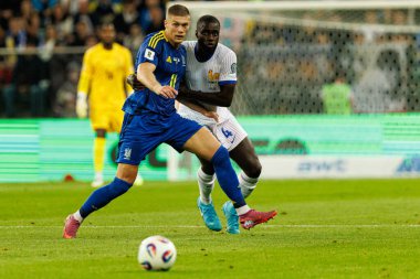 Artem Dovbyk ve Dayot Upamecano, Ukrayna ve Fransa milli takımları arasında oynanan 2026 Dünya Kupası ön eleme maçında görüldü (Maciej Rogowski / Ball Raw Images)