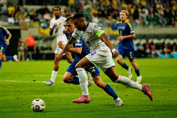 Yehor Yarmolyuk ve Kylian Mbappe, Ukrayna ve Fransa milli takımları arasında oynanan 2026 Dünya Kupası ön eleme maçında görüldü (Maciej Rogowski / Ball Raw Images)