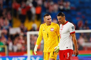 Lukasz Skorupski ve Jan Bednarek, Polonya ve Finlandiya milli takımları arasında oynanan Dünya Kupası 2026 Avrupa ön eleme maçında görüldü (Maciej Rogowski / Ball Raw Images)