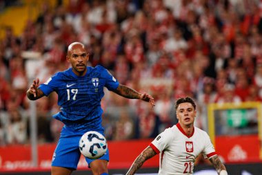 Nikolai Alho ve Nicola Zalewski, Polonya ve Finlandiya milli takımları arasında oynanan Dünya Kupası 2026 Avrupa ön eleme maçında görüldü (Maciej Rogowski / Ball Raw Images)