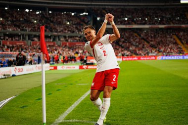 Matty Cash, Polonya ve Finlandiya milli takımları arasında oynanan Dünya Kupası 2026 Avrupa ön eleme maçında gol attıktan sonra kutlama yaparken görüldü (Maciej Rogowski / Ball Raw Images)