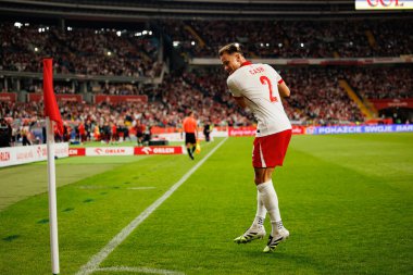 Matty Cash, Polonya ve Finlandiya milli takımları arasında oynanan Dünya Kupası 2026 Avrupa ön eleme maçında gol attıktan sonra kutlama yaparken görüldü (Maciej Rogowski / Ball Raw Images)