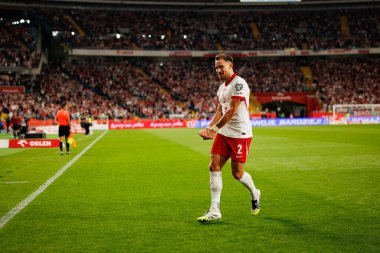 Matty Cash, Polonya ve Finlandiya milli takımları arasında oynanan Dünya Kupası 2026 Avrupa ön eleme maçında gol attıktan sonra kutlama yaparken görüldü (Maciej Rogowski / Ball Raw Images)