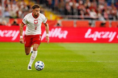 Matty Cash, Polonya ve Finlandiya milli takımları arasında oynanan Dünya Kupası 2026 Avrupa ön eleme maçında görüldü (Maciej Rogowski / Ball Raw Images)