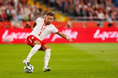 Matty Cash, Polonya ve Finlandiya milli takımları arasında oynanan Dünya Kupası 2026 Avrupa ön eleme maçında görüldü (Maciej Rogowski / Ball Raw Images)