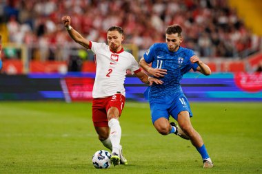 Matty Cash ve Adam Markhiev, Polonya ve Finlandiya milli takımları arasında oynanan Dünya Kupası 2026 Avrupa ön eleme maçında görüldü (Maciej Rogowski / Ball Raw Images)