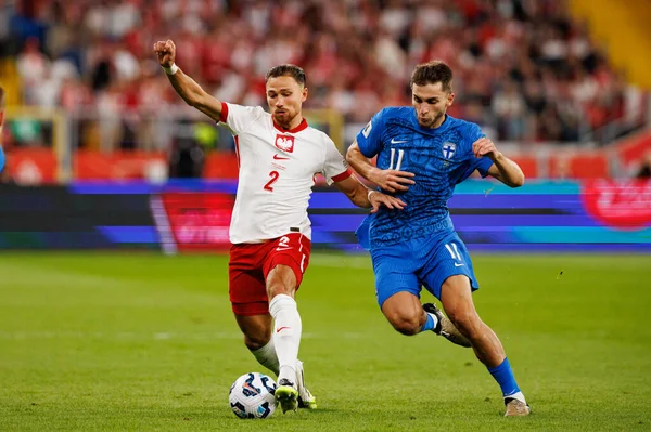 Matty Cash ve Adam Markhiev, Polonya ve Finlandiya milli takımları arasında oynanan Dünya Kupası 2026 Avrupa ön eleme maçında görüldü (Maciej Rogowski / Ball Raw Images)