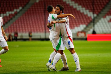 Giacomo Raspadori ve Sandro Tonali, İsrail ve İtalya milli takımları arasında oynanan 2026 Dünya Kupası Avrupa ön eleme maçında gol attıktan sonra kutlama yaparken görüldü (Maciej Rogowski / Ball Raw Images)