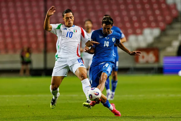 Giacomo Raspadori ve Guy Mizrahi, 2026 Dünya Kupası 'nda İsrail ve İtalya milli takımları arasında oynanan Avrupa ön eleme maçında görüldü (Maciej Rogowski / Ball Raw Images)