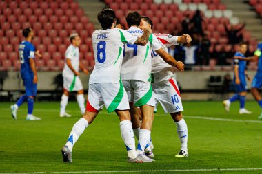 İtalya 'nın oyuncuları 2026 Dünya Kupası' nda Giacomo Raspadori 'den gol üstüne gol atarken İsrail ve İtalya milli takımları arasındaki Avrupa ön eleme maçında görüldü (Maciej Rogowski / Ball Raw Images)