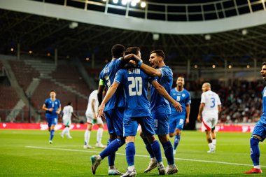 Eli Dasa, Dan Biton ve Oscar Gloukh, İsrail ve İtalya milli takımları arasındaki Dünya Kupası 2026 Avrupa ön eleme maçında gol attıktan sonra kutlama yaparken görüldü (Maciej Rogowski / Ball Raw Images)