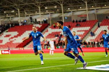 Dan Biton, İsrail ve İtalya milli takımları arasında oynanan Dünya Kupası 2026 Avrupa ön eleme maçında gol attıktan sonra kutlama yaparken görüldü (Maciej Rogowski / Ball Raw Images)