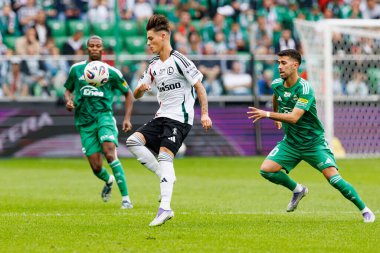 Kacper Urbanski and Roberto Alves seen during PKO BP Ekstraklasa 25 26 game between teams of Legia Warszawa and Radomiak Radom at Wojska Polskiego Stadium (Maciej Rogowski/Ball Raw Images)