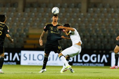 Jose Fonte and Simon Elisor seen during Liga Portugal game between teams of Casa Pia and FC Famalicao at Estadio Municipal Rio Maior (Maciej Rogowski/Ball Raw Images)