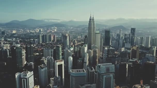 Antenowe. Film kinowy stylu miasta Kuala Lumpur. — Wideo stockowe