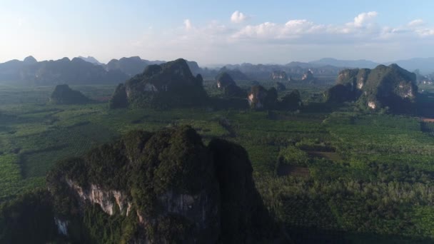 Vista panorámica aérea de Nong Thale Peak, parque nacional. Tailandia, Krabi. — Vídeos de Stock