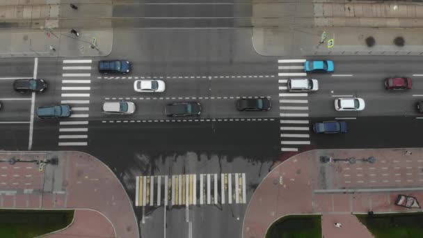 Luftaufnahme über Straße und Autobahn — Stockvideo