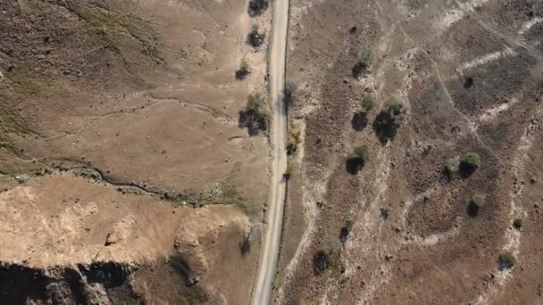 Vista aérea del paisaje de carretera del desierto rocoso en Omán, Montaña de roca en Omán — Vídeos de Stock