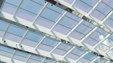 Windows ve Modern kavramsal yüksek teknoloji yapı görünümünü