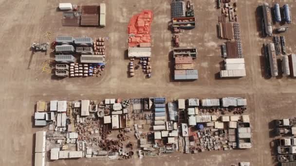 AERIAL. Vista superior de la zona industrial en los Emiratos Árabes Unidos — Vídeo de stock