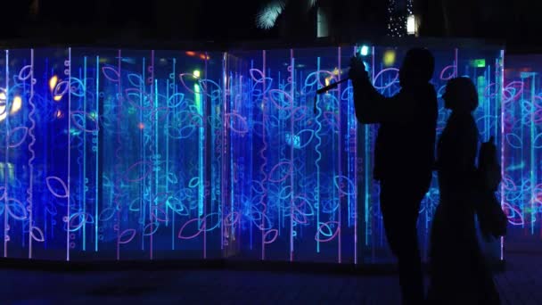 Instalación de iluminación de banda led — Vídeo de stock