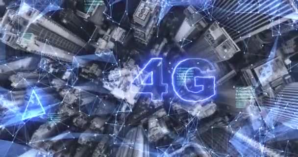 Antenn. Kameran rör sig från 4G till 5G-nätverkets digitala hologram på stads bakgrund. 5G trådlösa nätverks system. — Stockvideo