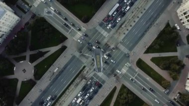 Hava. Polis drone animasyon üst görünümünden trafik izleme. Trafik izleme sistemi kavramı.
