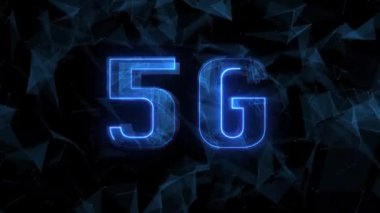 Yaratıcı arka plan, mor ve mavi enerjinin arkaplanındaki 5G yazıları, koyu arkaplan. 5G ağı konsepti, yüksek hızlı mobil internet, yeni nesil ağlar. Boşluğu kopyala