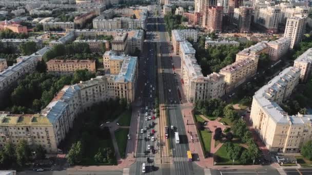 Vista aérea del hermoso paisaje urbano de edificios de gran altura — Vídeos de Stock