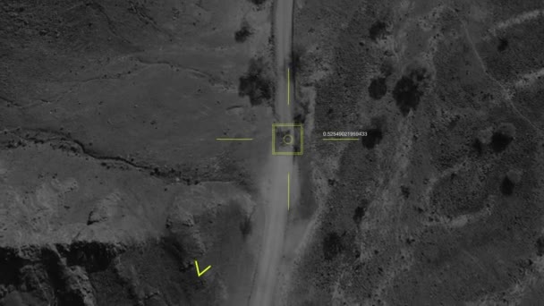 Veduta aerea di un drone militare prende di mira un carro armato e gli spara — Video Stock