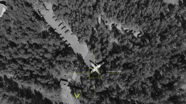 Vista superior del dron militar destruye objetos en una base militar oculta — Vídeos de Stock
