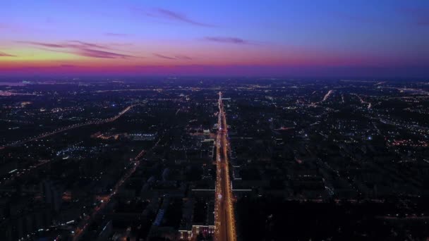 Vista aérea de una fascinante vista de una hermosa ciudad europea moderna — Vídeos de Stock