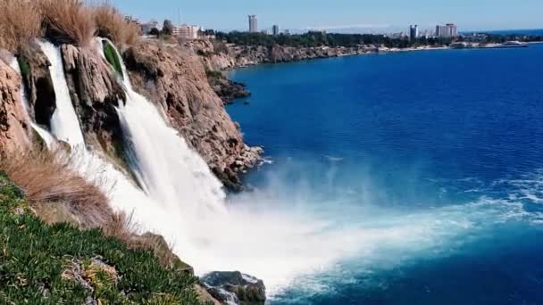 Cachoeira no rio Duden em Antalya, Turquia — Vídeo de Stock