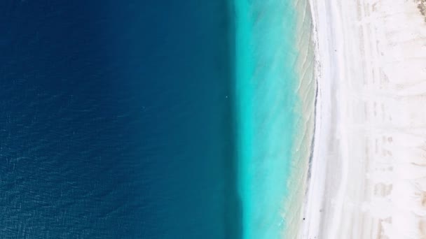 AERIAL. Lago Salda, Turquía. Vista desde arriba . — Vídeos de Stock